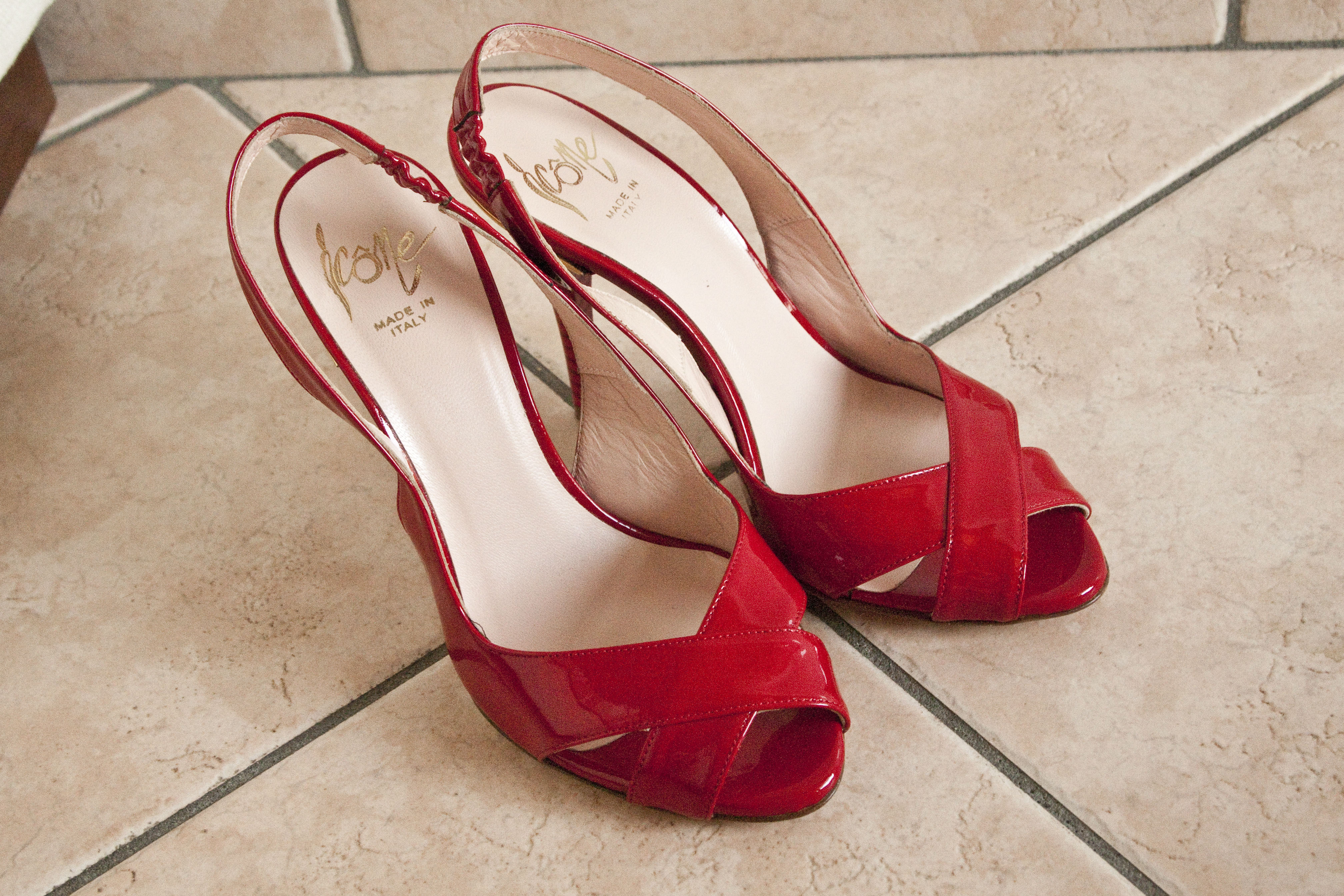 sandali rossi vernice